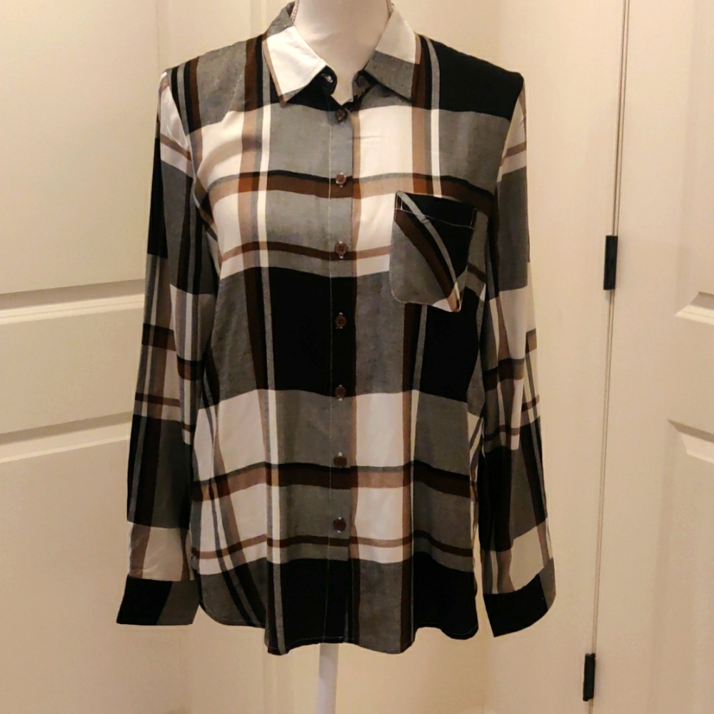 New! premium clothing Telluride clothing long sleeve front button tshirt sz M